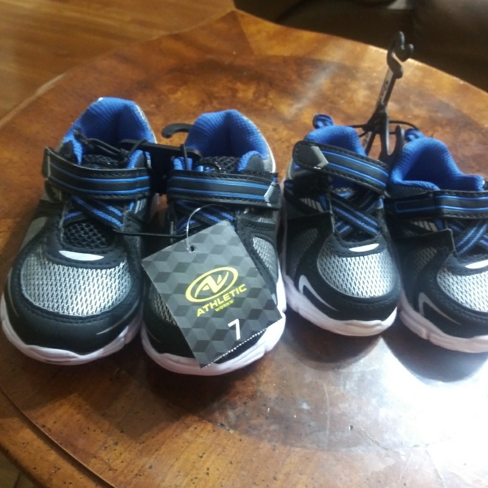 BNWT Garanimals sneakers sz 7t & 3t ( little boys)